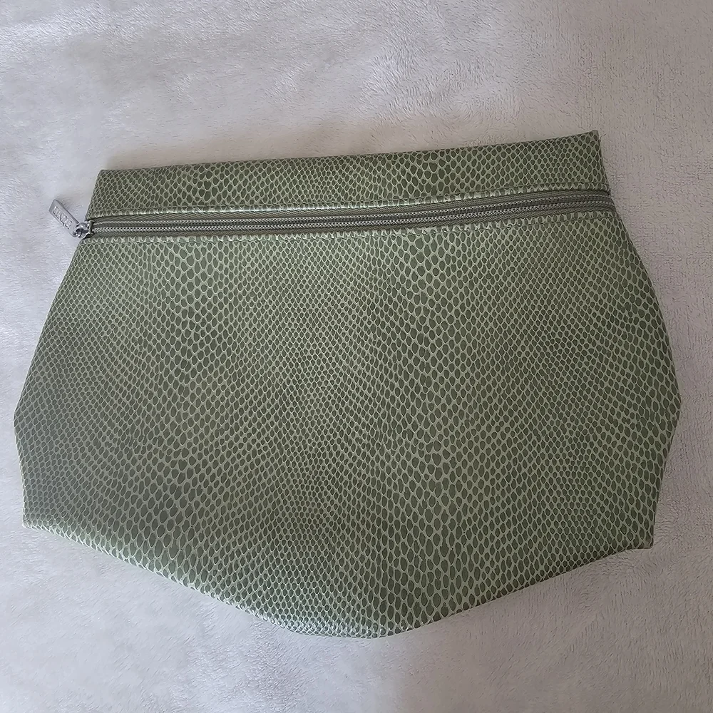 Clinique Green Textured Accessory